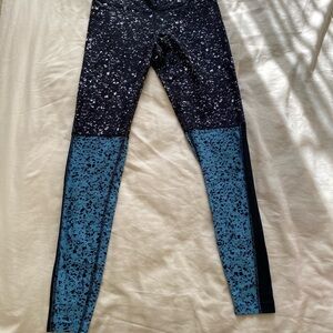 Nike Women’s Black and Blue Patterned Leggings